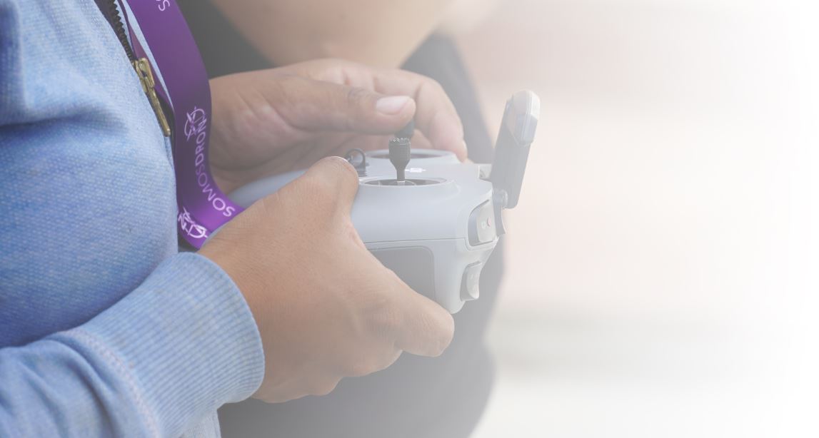 apuntar dron con mando